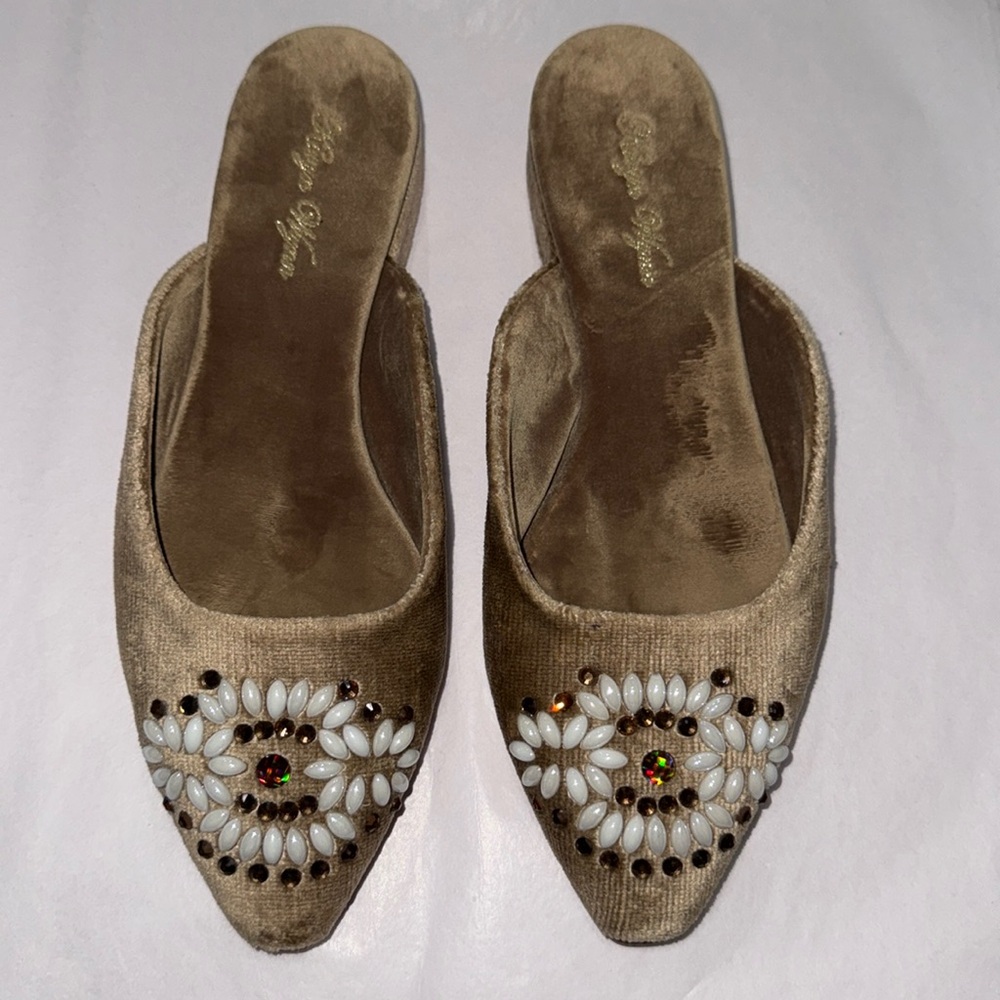 Kevyn Wynn velvet mules